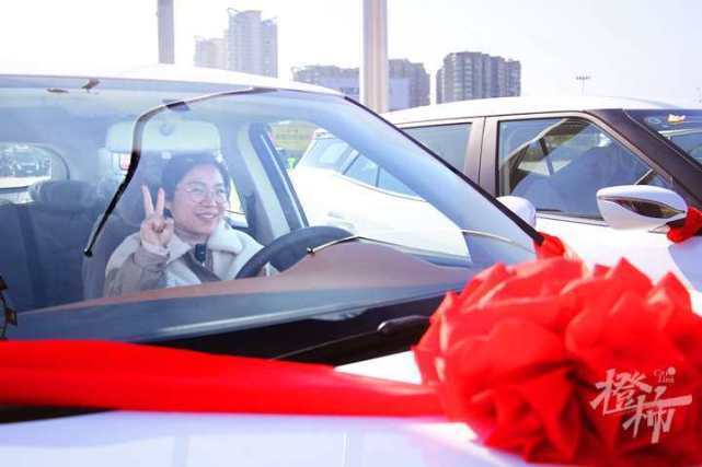浙江一地为吸引返工白送汽车 湖南妹子：这个新年礼物有点大-第1张图片-9158手机教程网