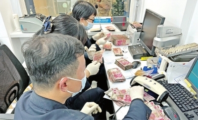 女子将25万现金放到发霉 原本是准备给儿子结婚用-第1张图片-9158手机教程网 女子将25万现金放到发霉 原本是准备给儿子结婚用-第1张图片-9158手机教程网