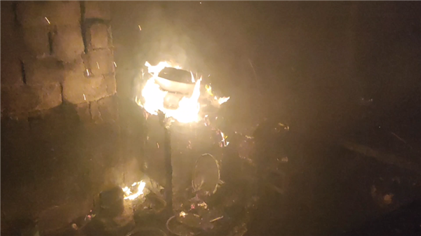 女子手机放枕边突然冒烟自燃:曾因进水维修-第3张图片-9158手机教程网 女子手机放枕边突然冒烟自燃:曾因进水维修-第3张图片-9158手机教程网