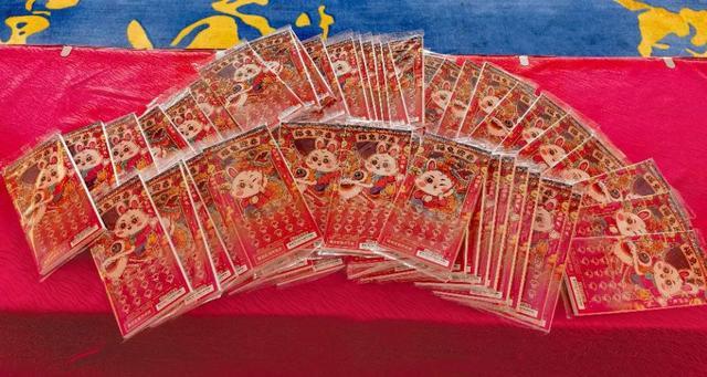 女生1小时狂刮594张彩票中7170，今夜快乐刮奖人 明天做回快乐打工人-第6张图片-9158手机教程网