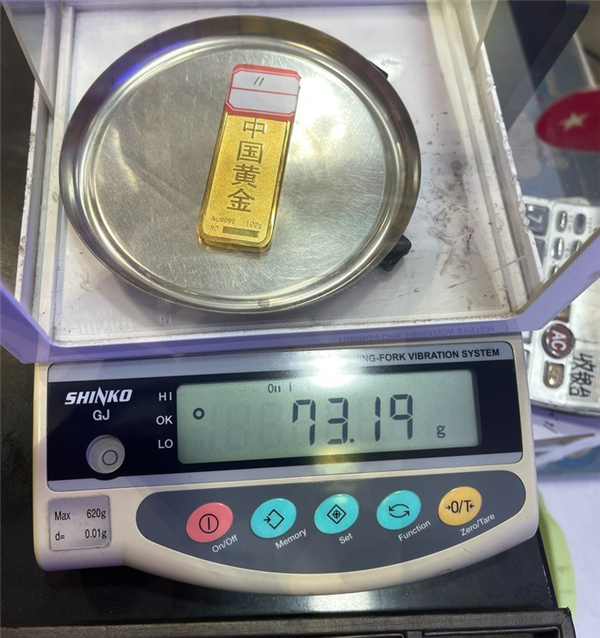 女子称2.56万网上拍到“投资金条” 结果是块铜 法拍需谨慎-第1张图片-9158手机教程网