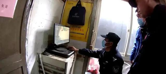 垃圾清运员捡1万元归还后只要奖状，自称文化不高 奖状可以给家里几个孩子作为学习榜样-第3张图片-9158手机教程网