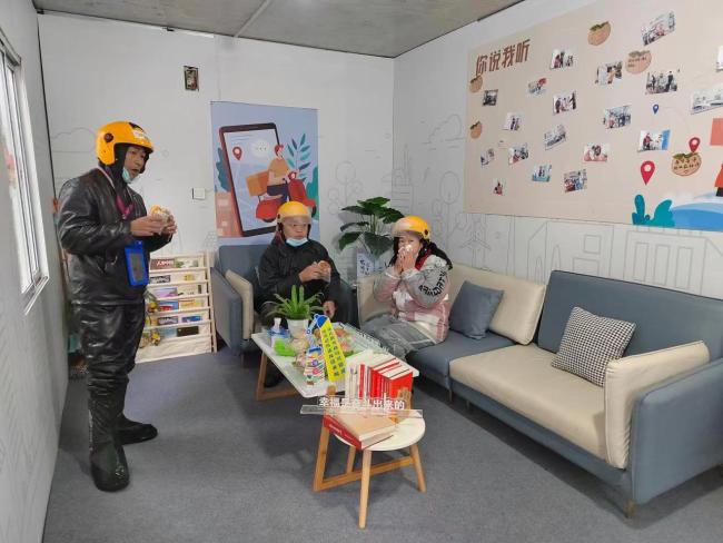 核酸采样亭被改造成骑手加油站 多个城市核酸采样亭变身成服务站-第2张图片-9158手机教程网