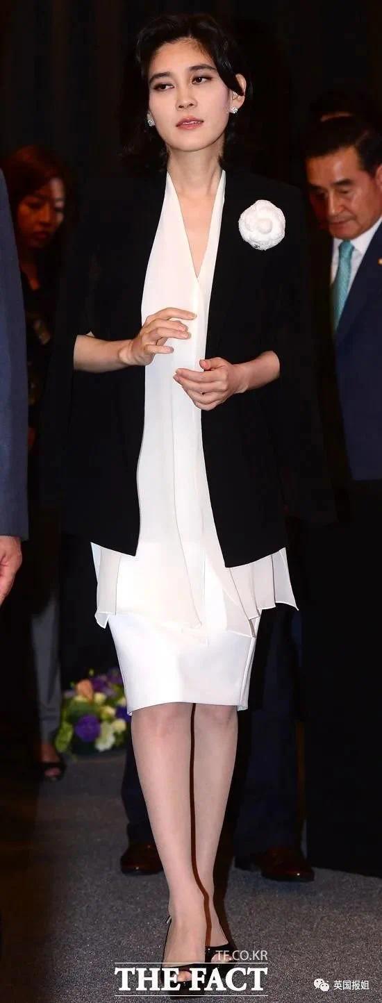 三星长公主离婚后颜值回春 参加儿子中学毕业典礼-第42张图片-9158手机教程网