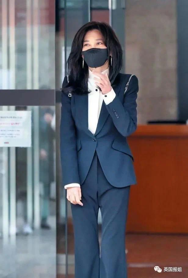 三星长公主离婚后颜值回春 参加儿子中学毕业典礼-第31张图片-9158手机教程网